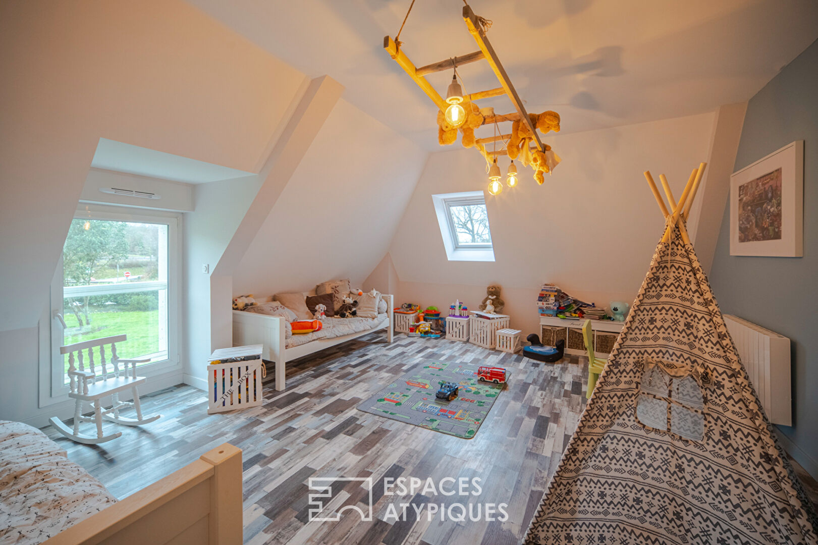 Magnifique maison, son grand terrain constructible et son studio