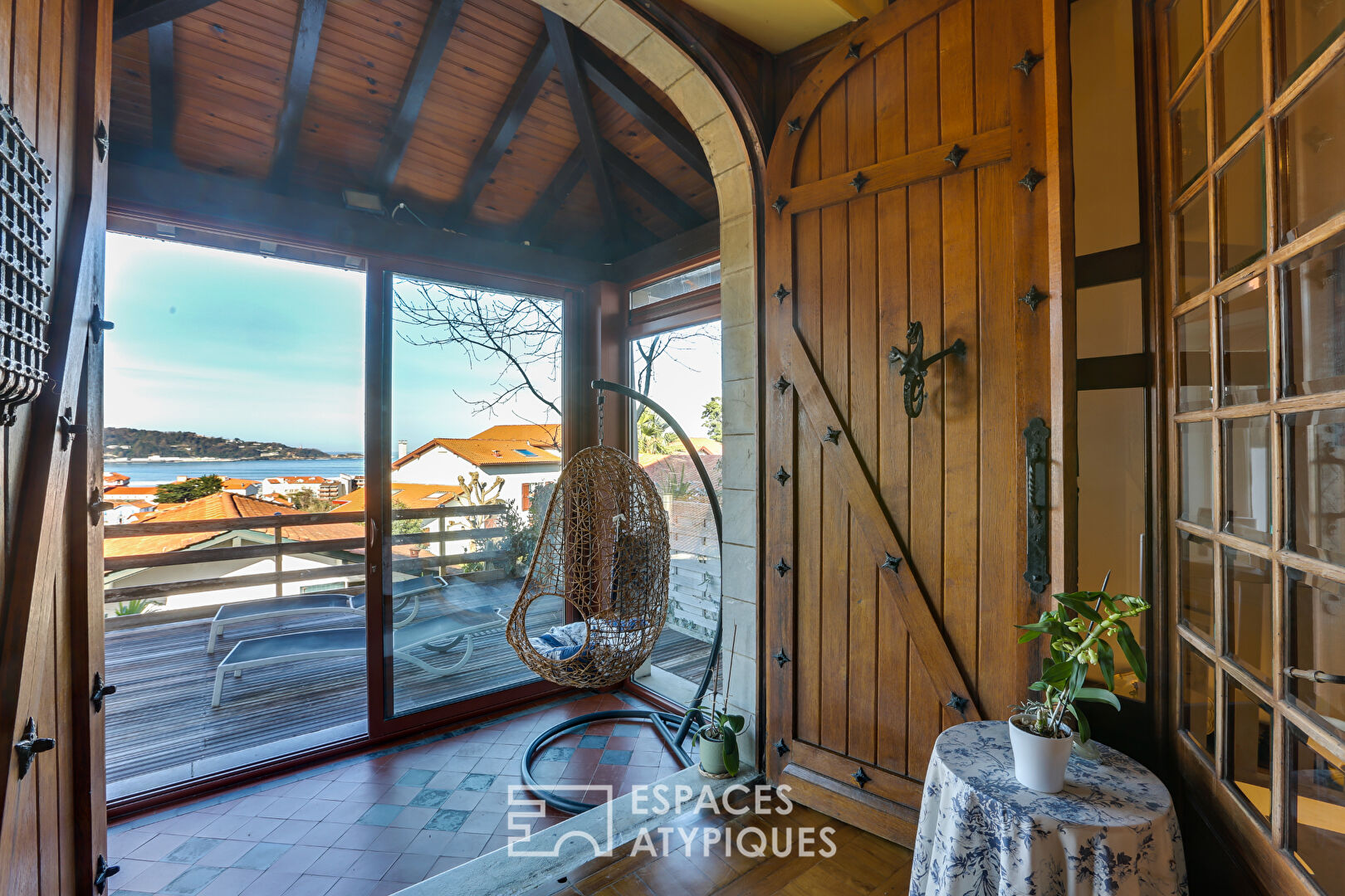 Appartement vue océan et montagnes