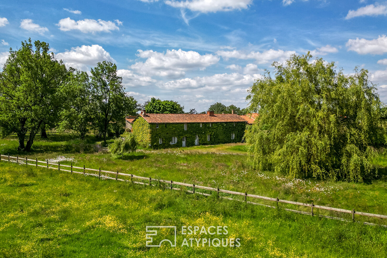 Bucolic Guest House with Park and Box for Horses