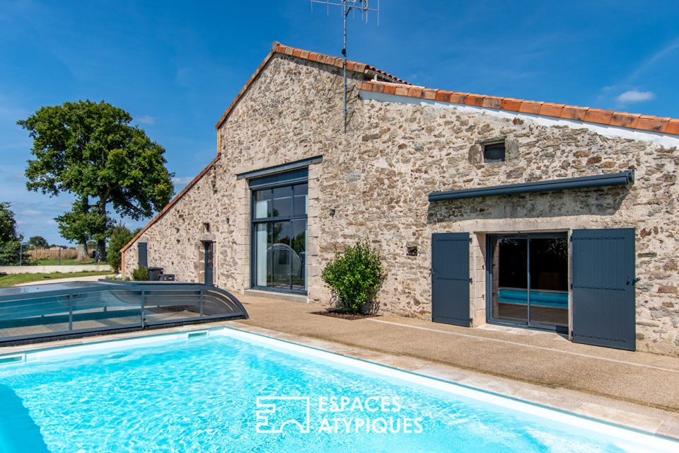 Ancien corps de ferme vendéen rénové avec piscine