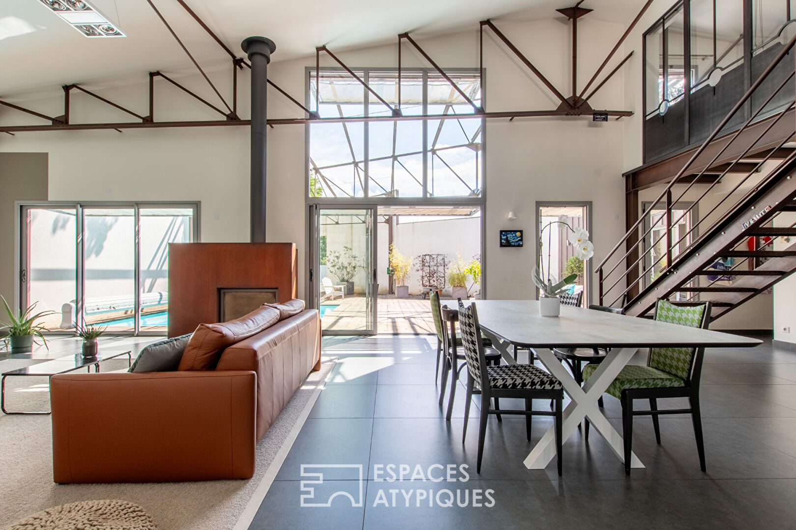 Architect’s loft with swimming pool