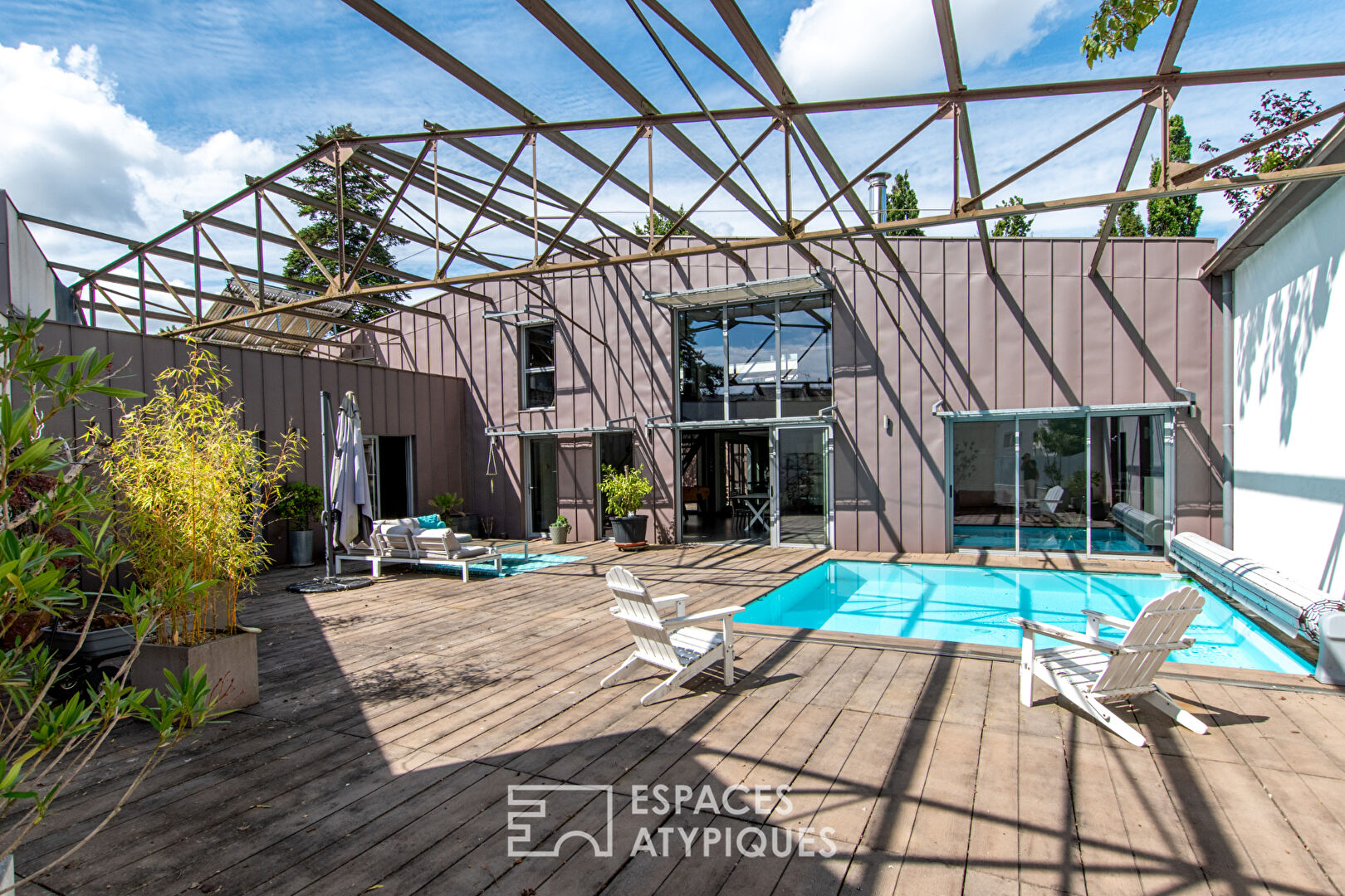 Architect’s loft with swimming pool