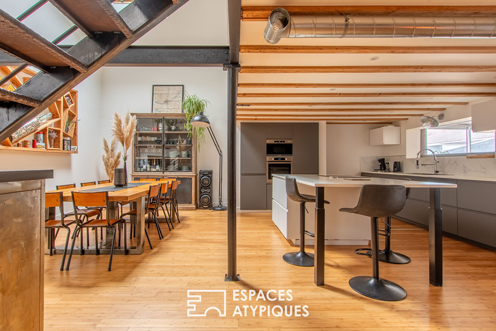 Maison au style industriel d’exception avec jardin et atelier rénové