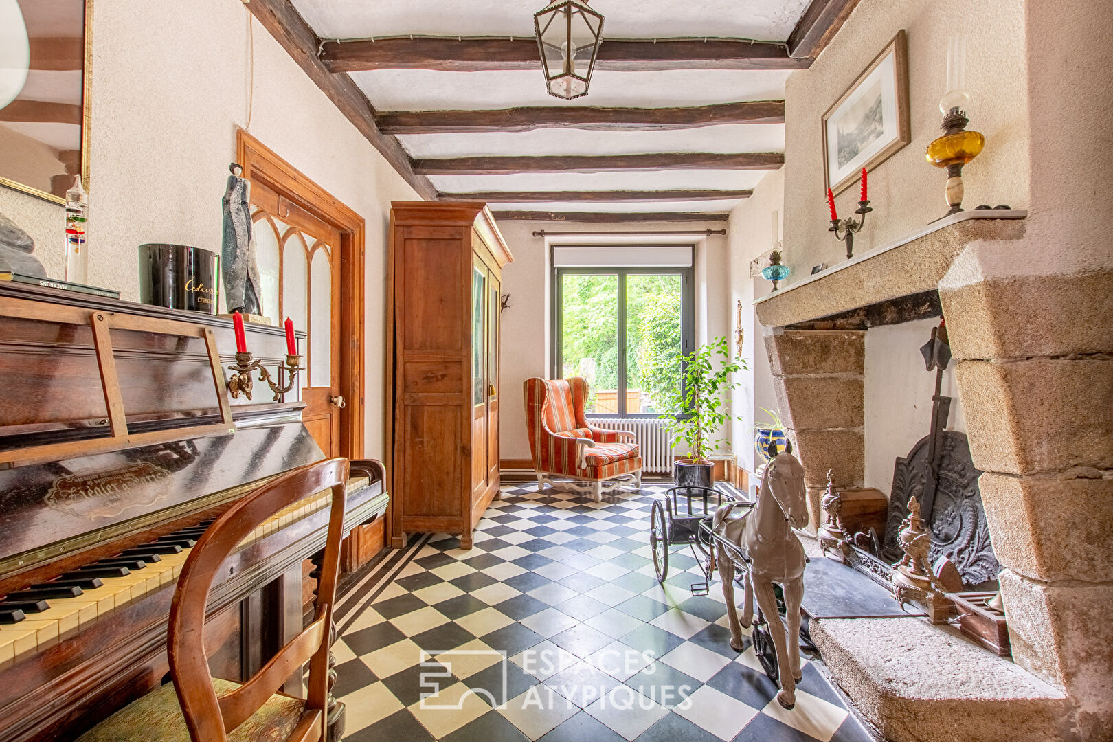 Charming stone house on the banks of the Sèvre river