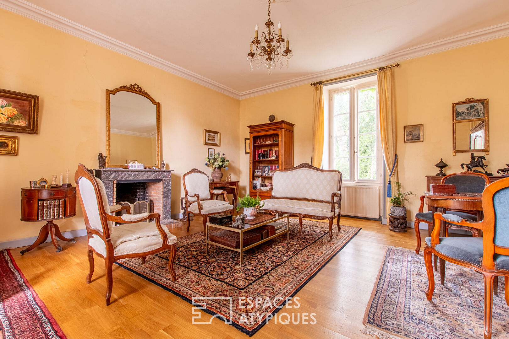 Romantic bourgeois house in the heart of a charming village