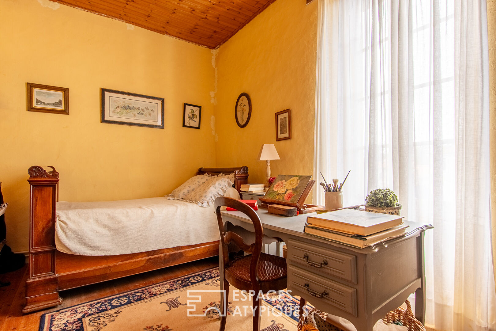 Romantic bourgeois house in the heart of a charming village