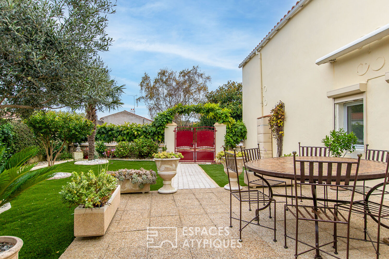 Renovated farmhouse a stone’s throw from Luçon