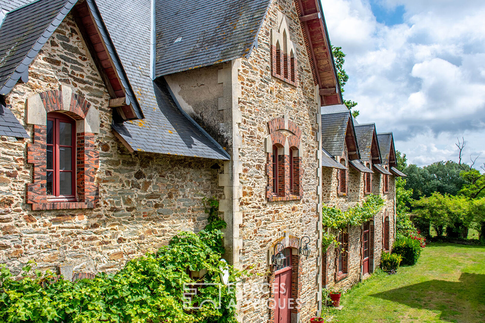 Authentique propriété de caractère dans la campagne Vendéenne