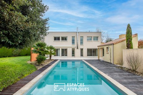 Maison d’architecte avec piscine dans quartier prisé