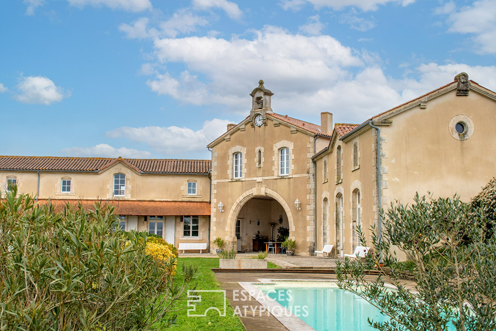 Former castle stables reinvented with gîtes