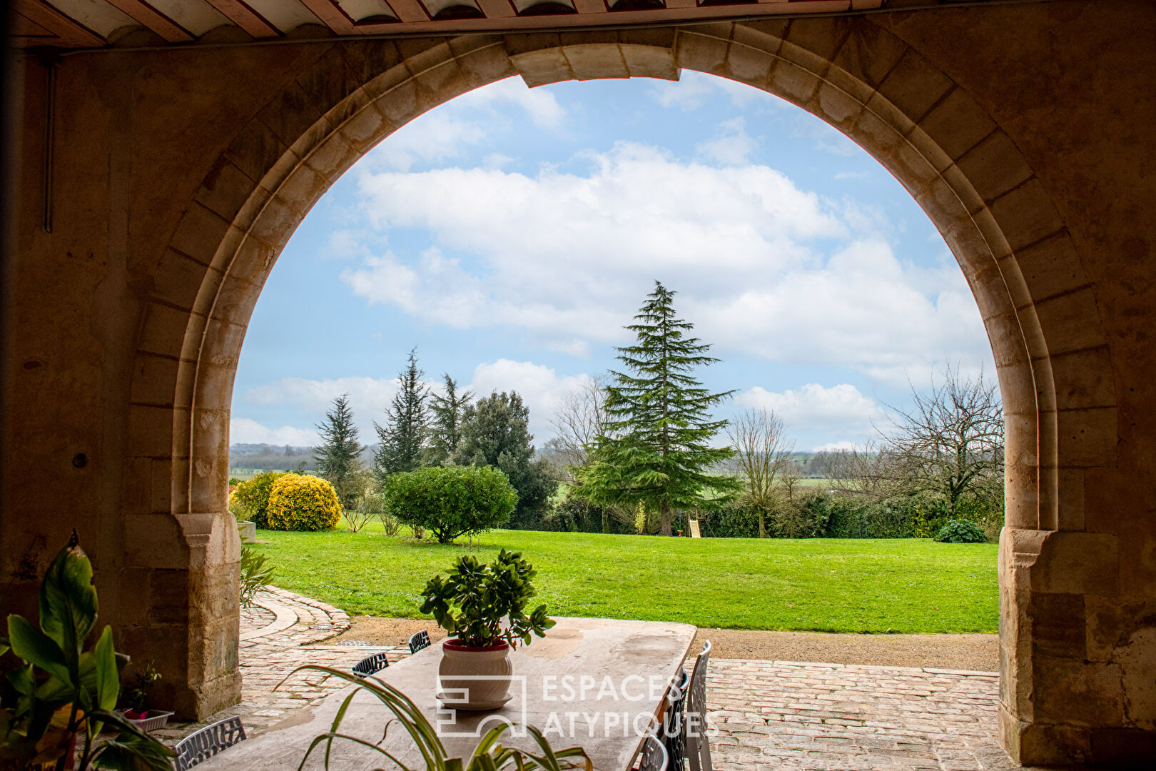 Former castle stables reinvented with gîtes