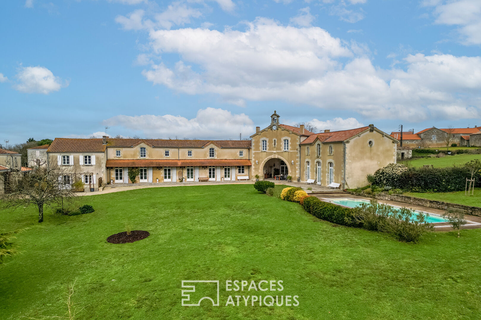 Former castle stables reinvented with gîtes