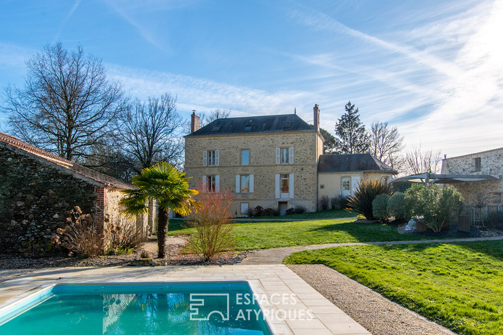 Propriété de charme avec piscine dans un environnement bucolique