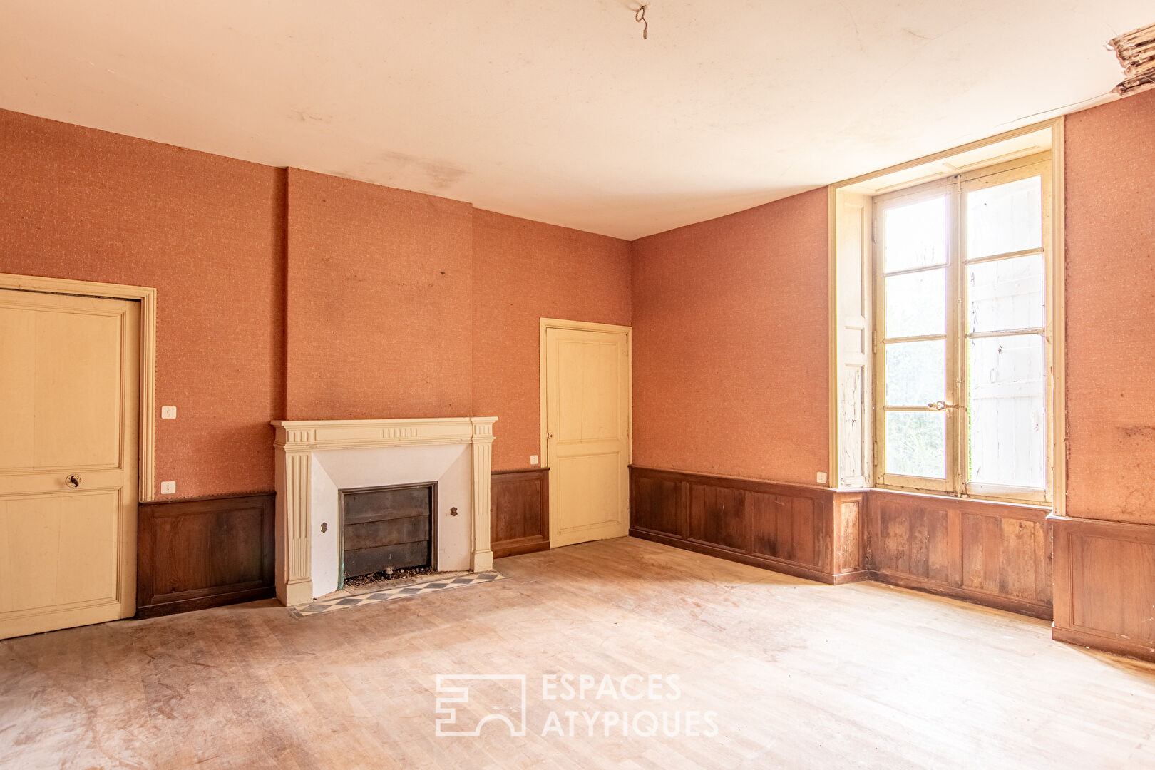 Ensemble de maisons en pierre avec ancien chai à réinventer