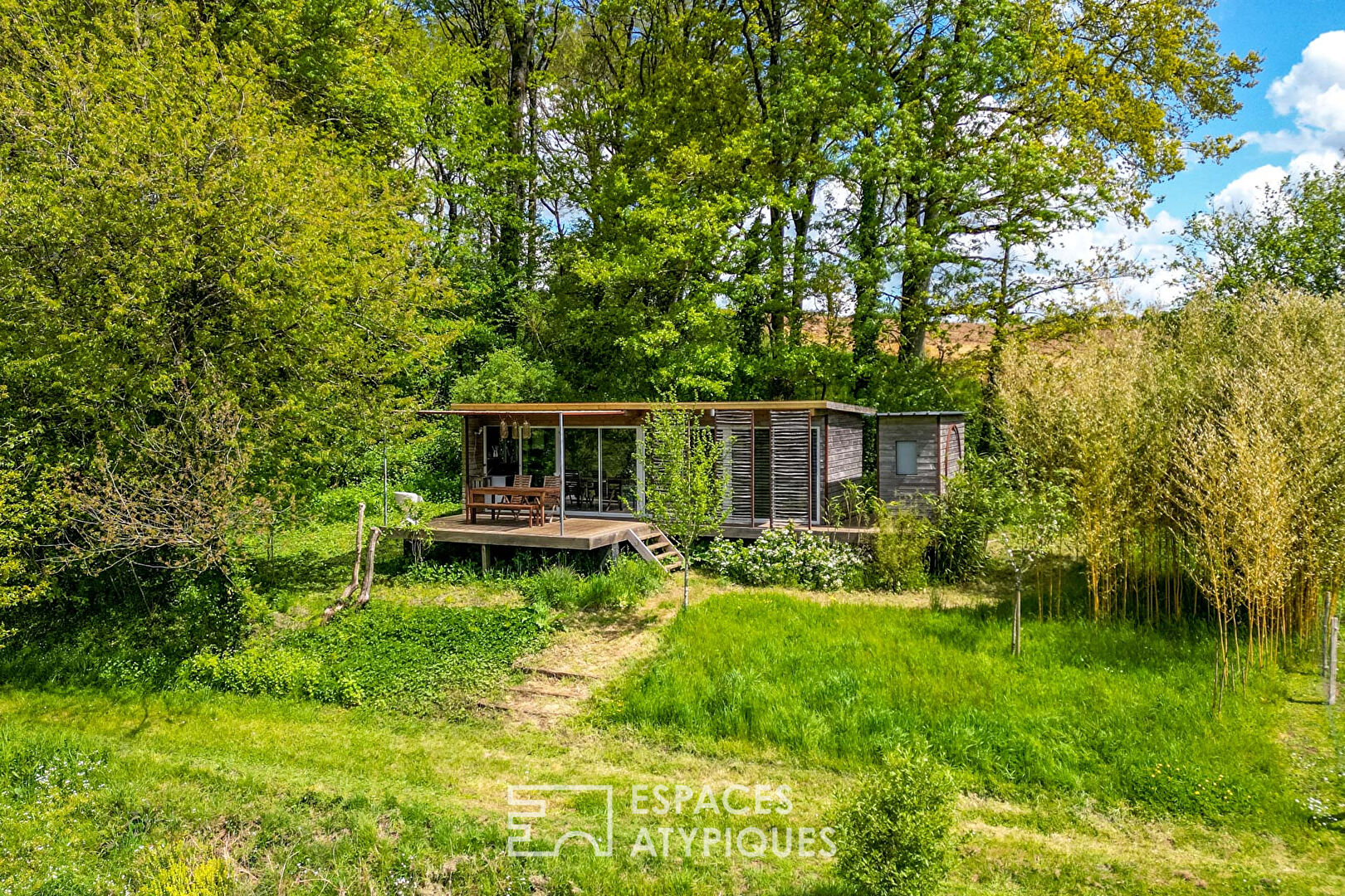 Authentique propriété avec piscine naturelle et lodge au coeur de la campagne