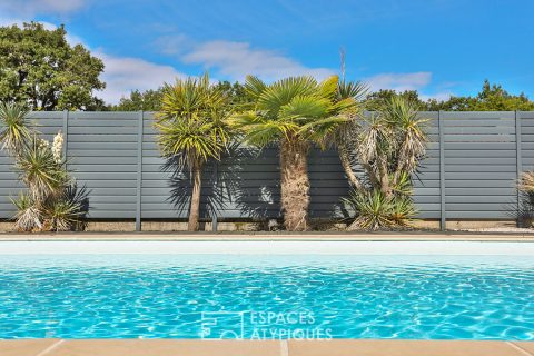 Villa d’architecte avec piscine en bord de mer