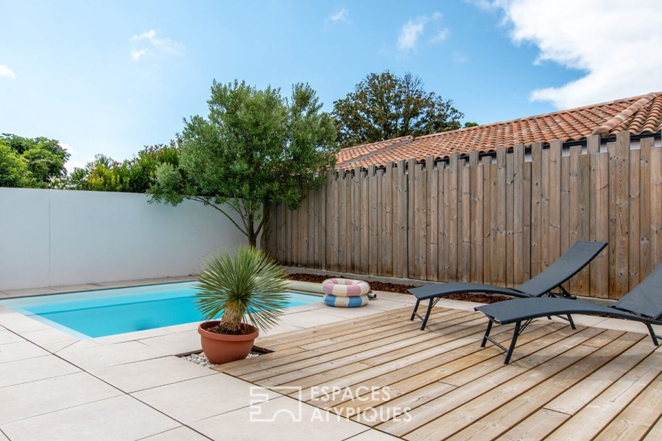 Propriété contemporaine de plain-pied avec piscine