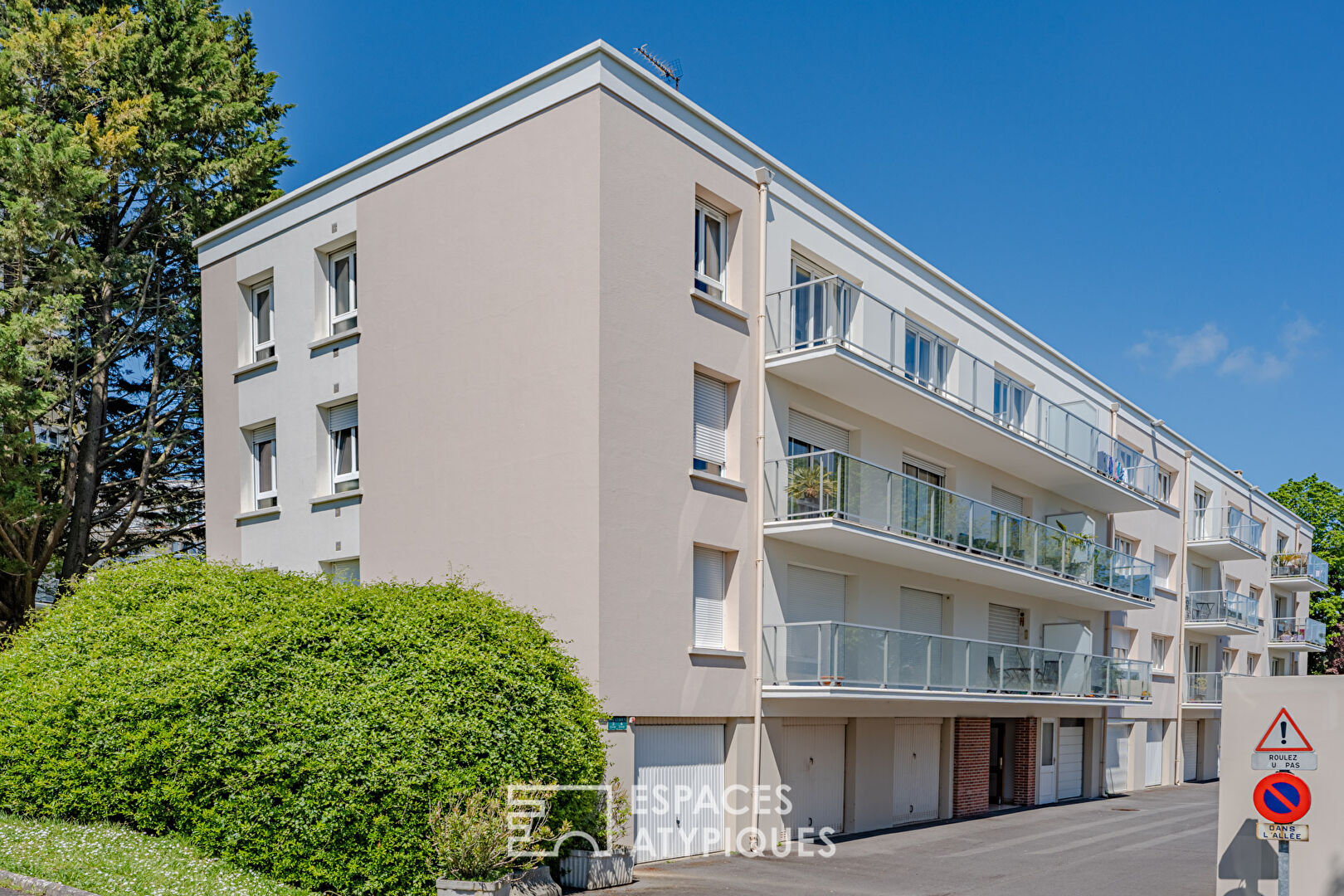 Top floor apartment in the heart of La Haie Vigné