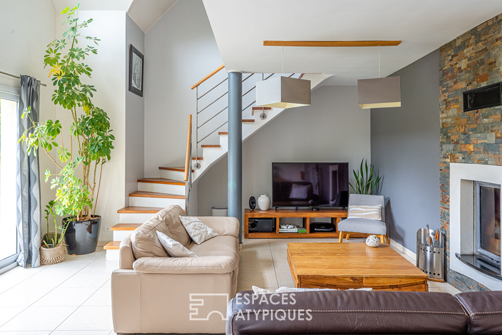 Lumineuse maison contemporaine avec piscine chauffée