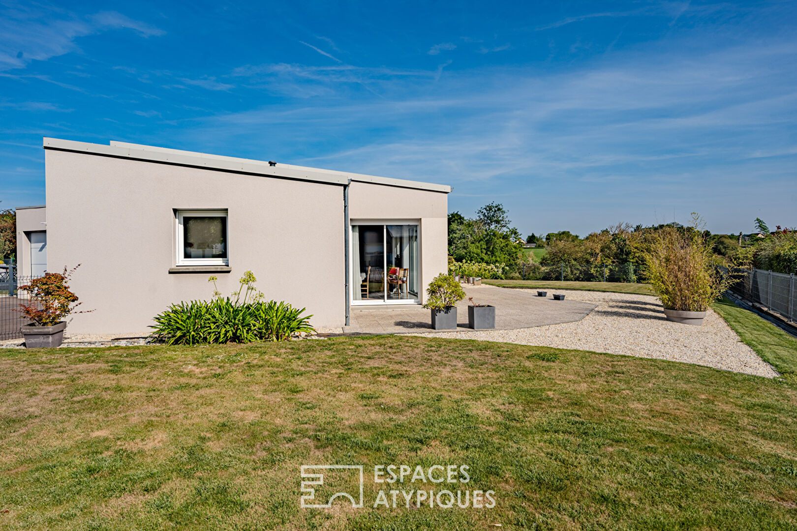 Contemporary house on the banks of the Aure