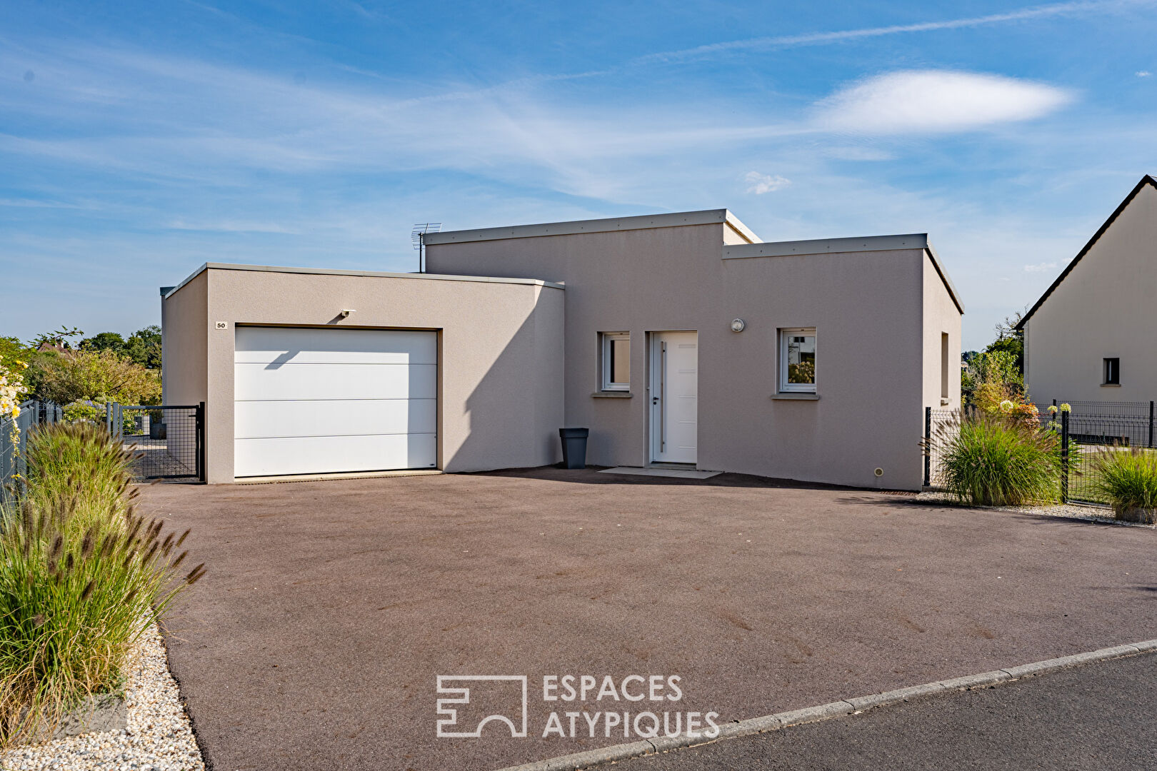 Contemporary house on the banks of the Aure