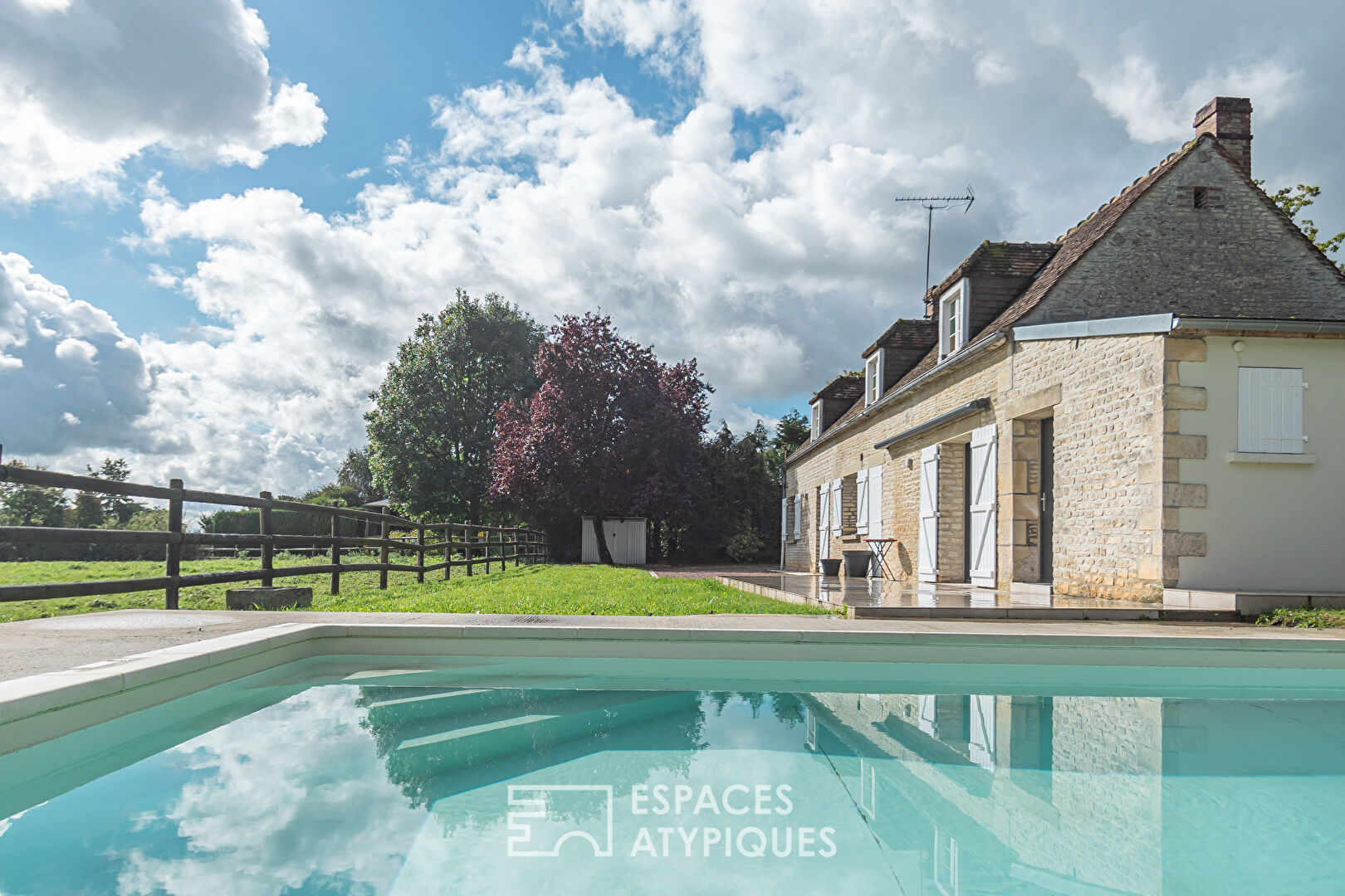 Maison de campagne et sa piscine