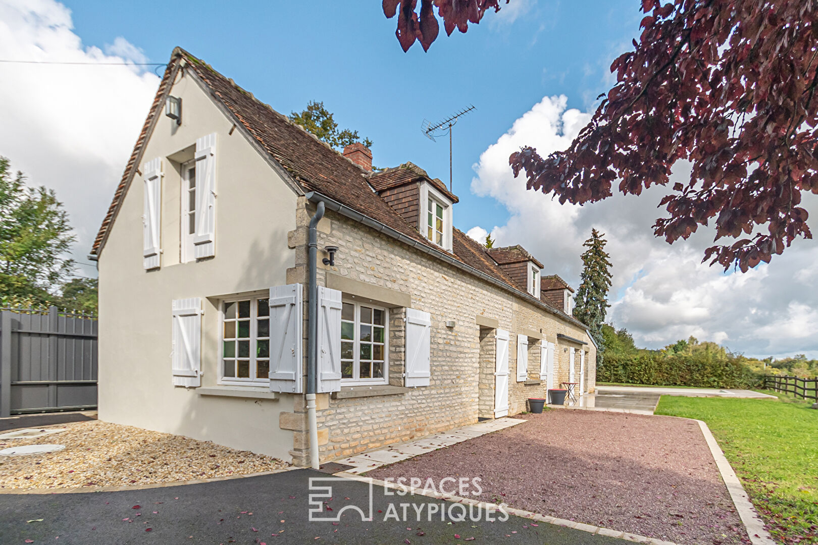 Maison de campagne et sa piscine