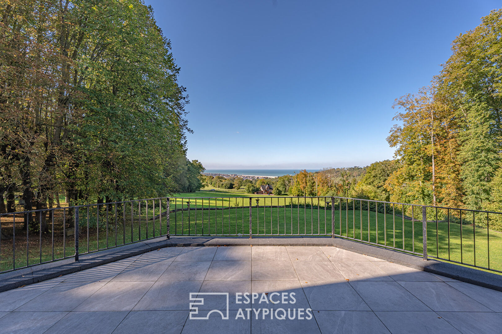 Château avec vue mer