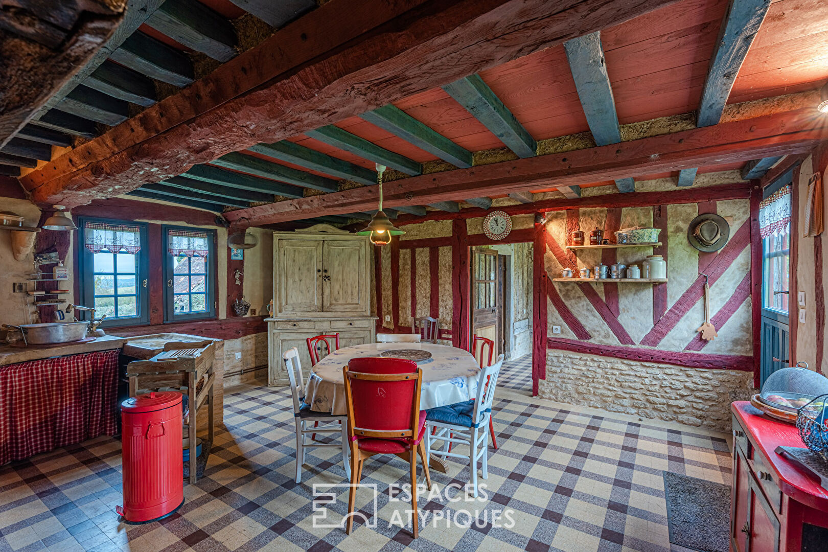 Maison Normande proche forêt avec herbage et boxes pour chevaux