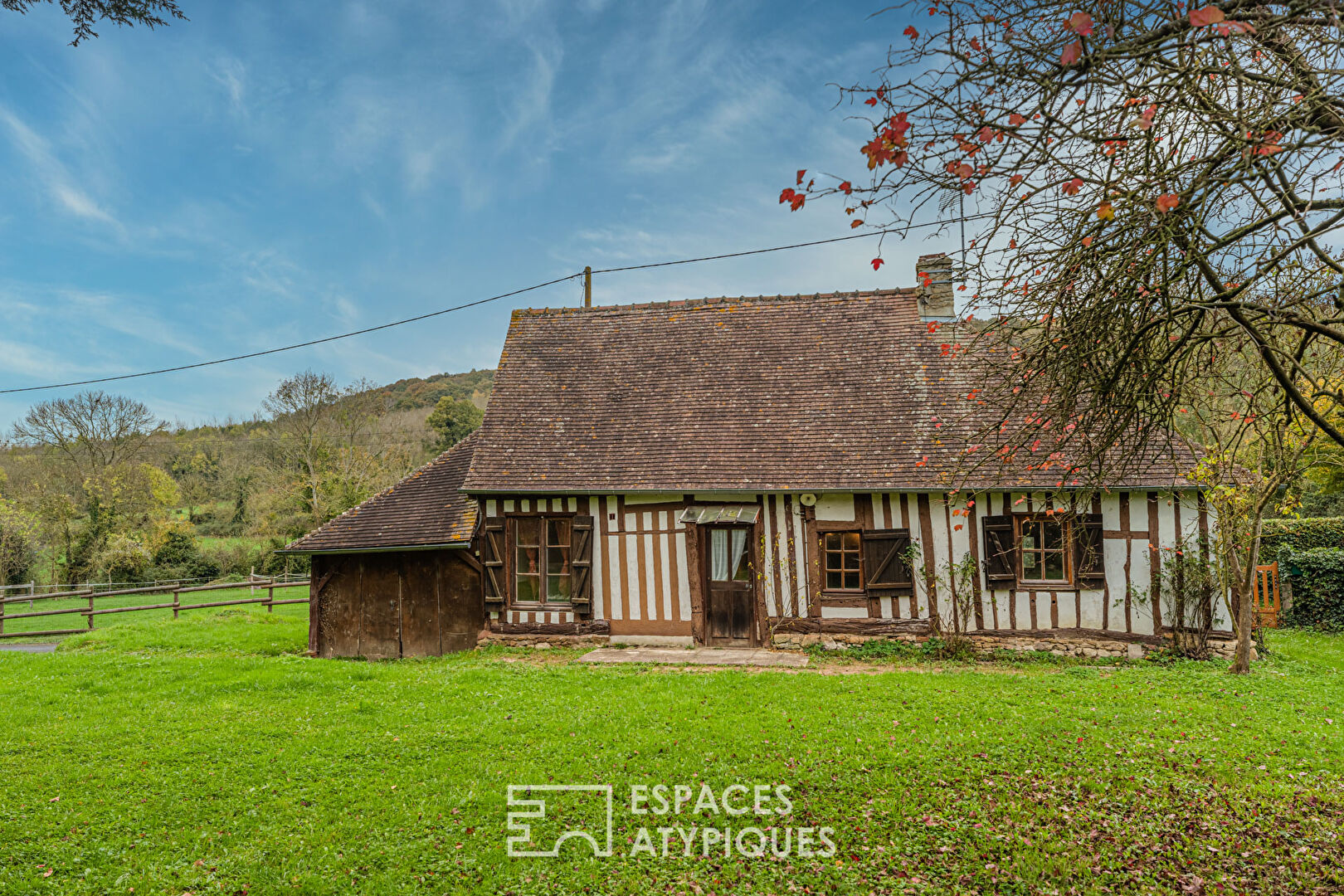 Maison Normande proche forêt avec herbage et boxes pour chevaux