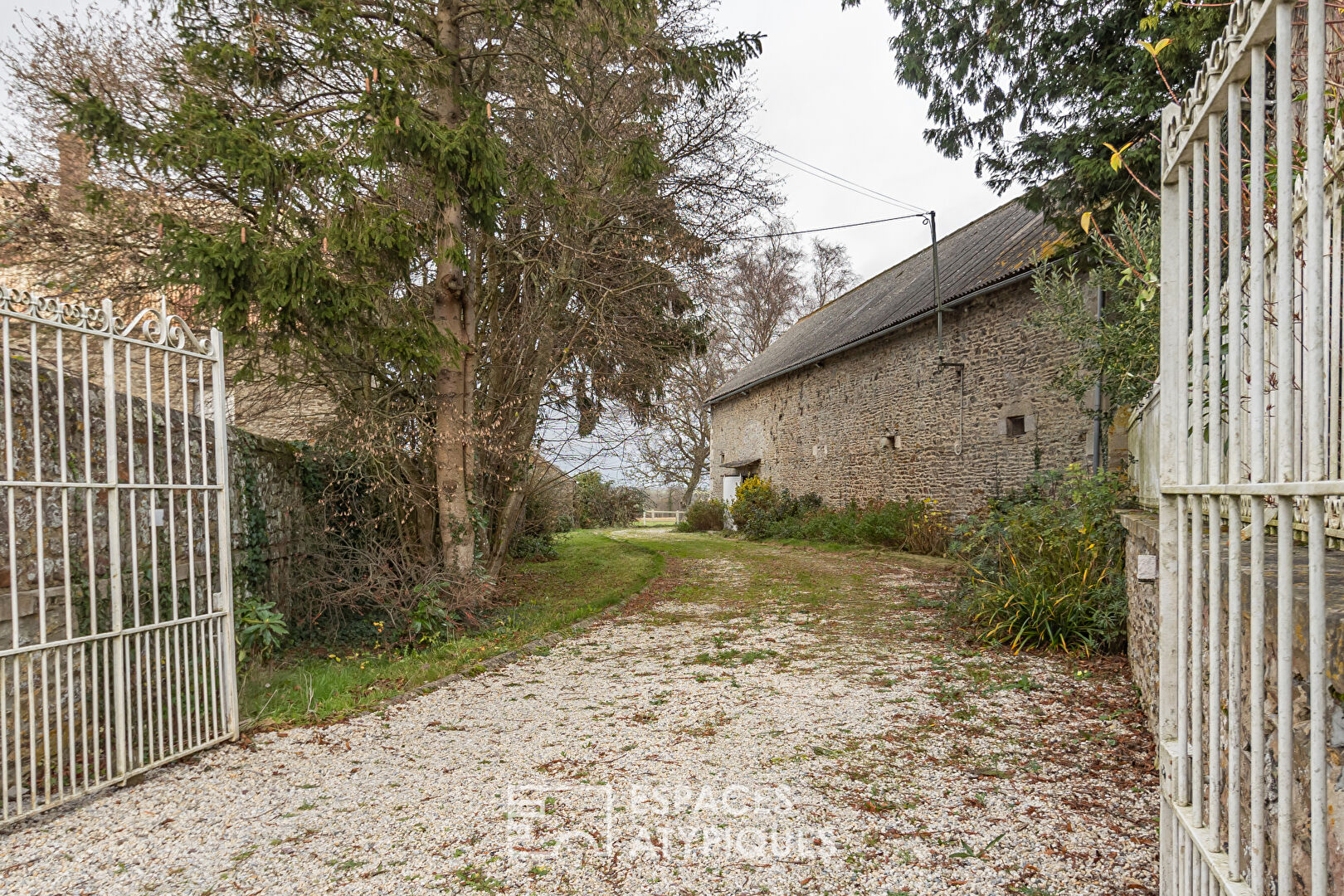 Maison de maître avec dépendances et manège à chevaux