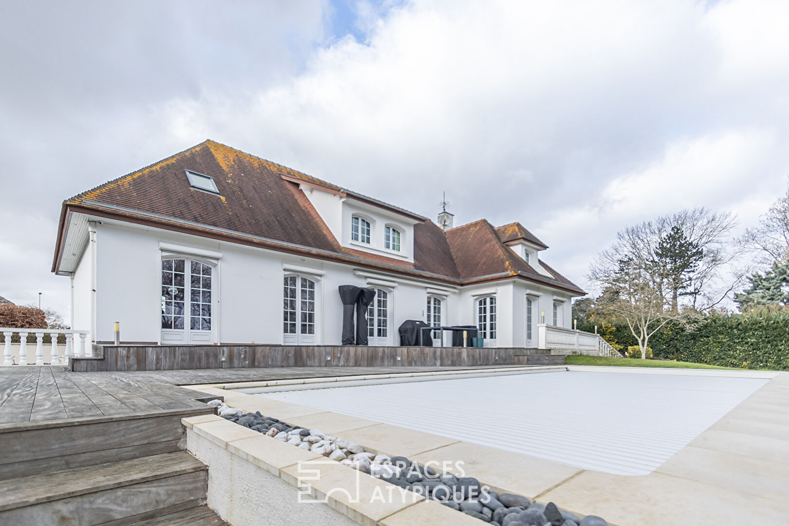 Belle maison Ile de France et sa piscine