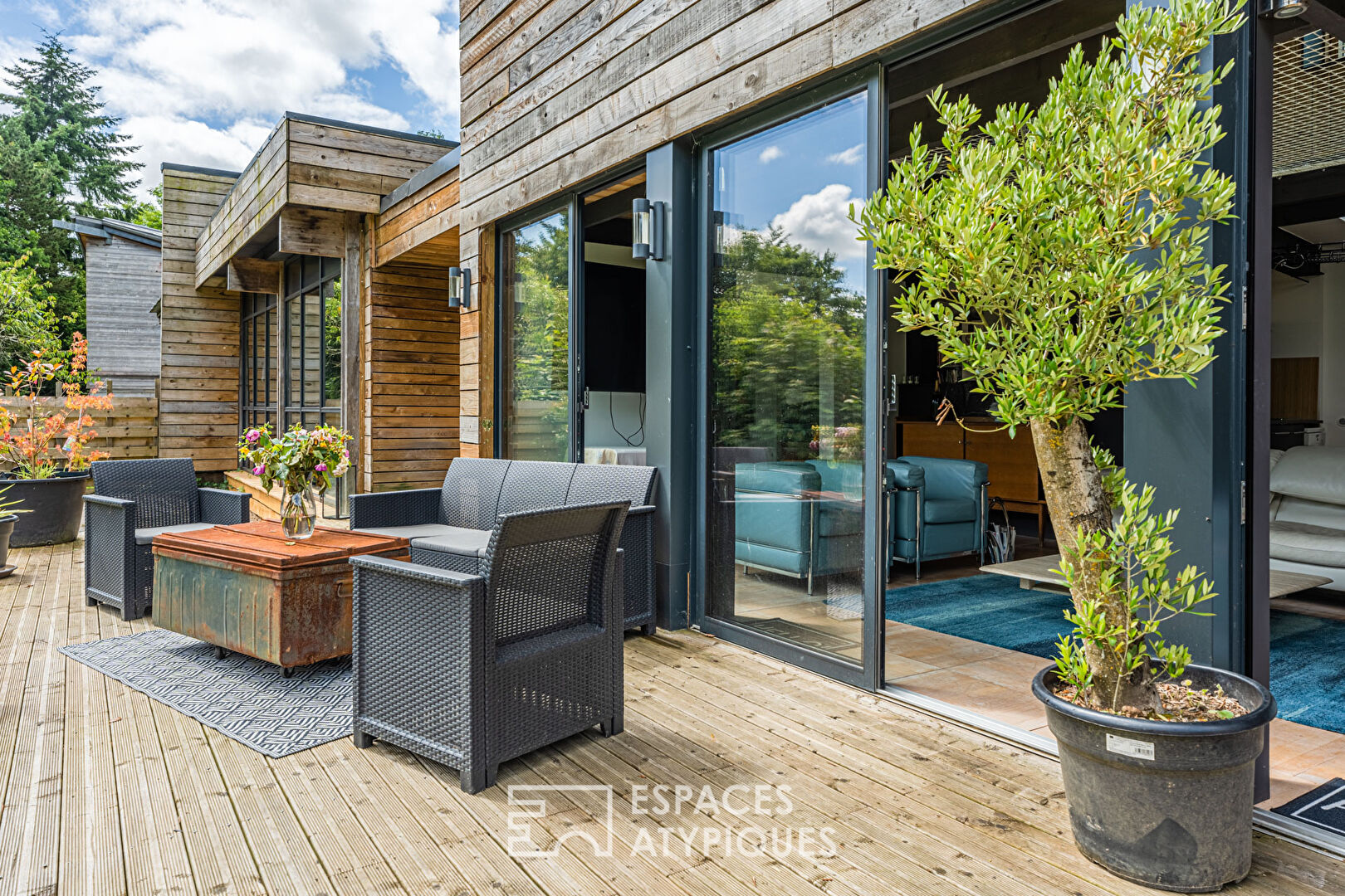 Maison d’Architecte ossature bois dans un écrin verdoyant