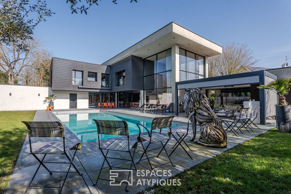 Maison d'architecte avec piscine chauffée