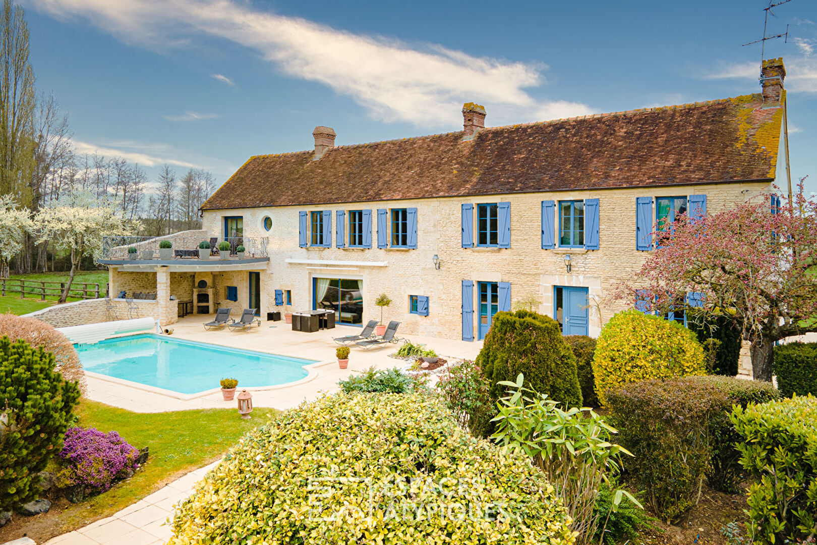 Beautiful domain of 5 hectares in the middle of the Normandy countryside