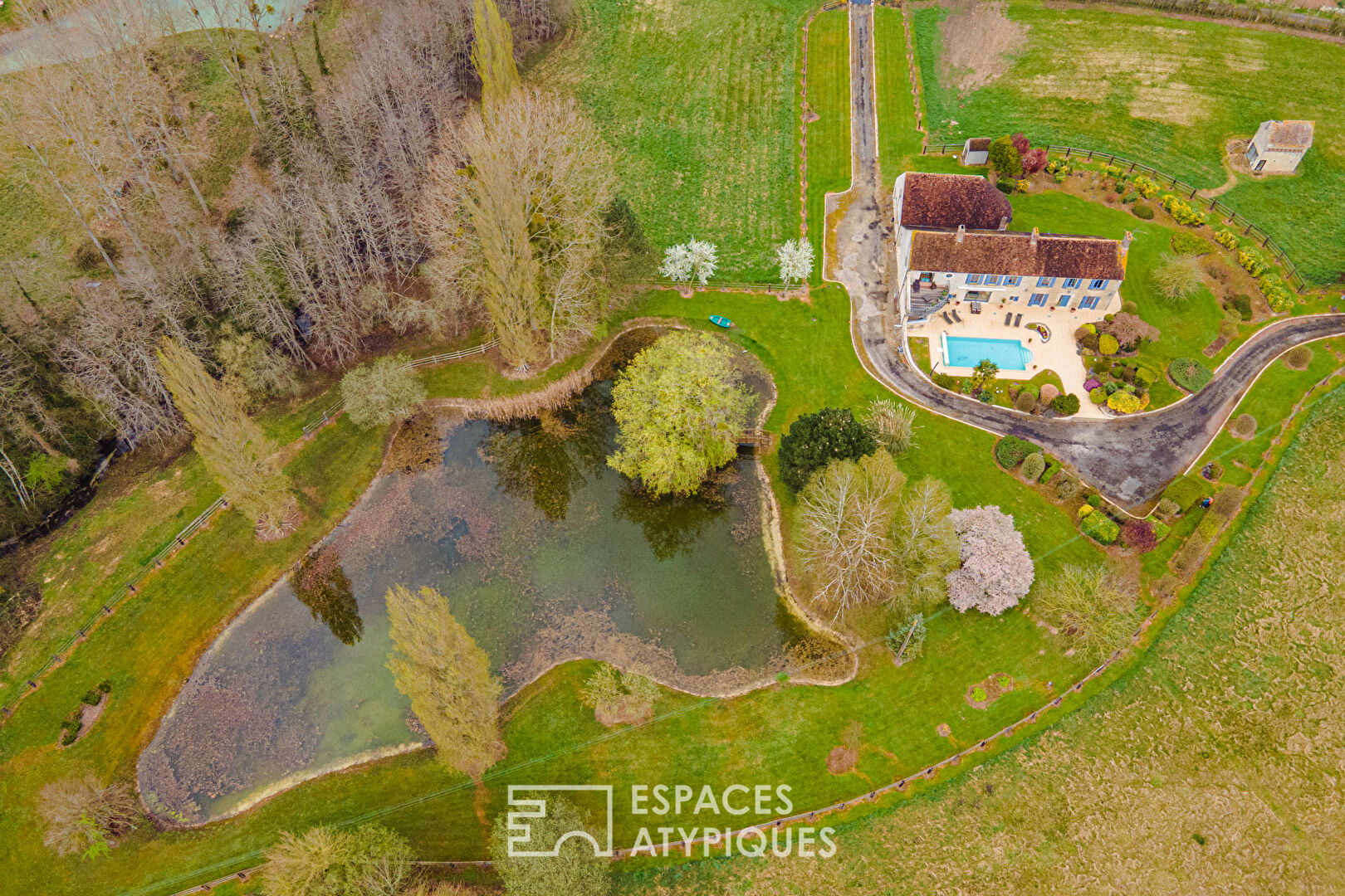 Beautiful domain of 5 hectares in the middle of the Normandy countryside