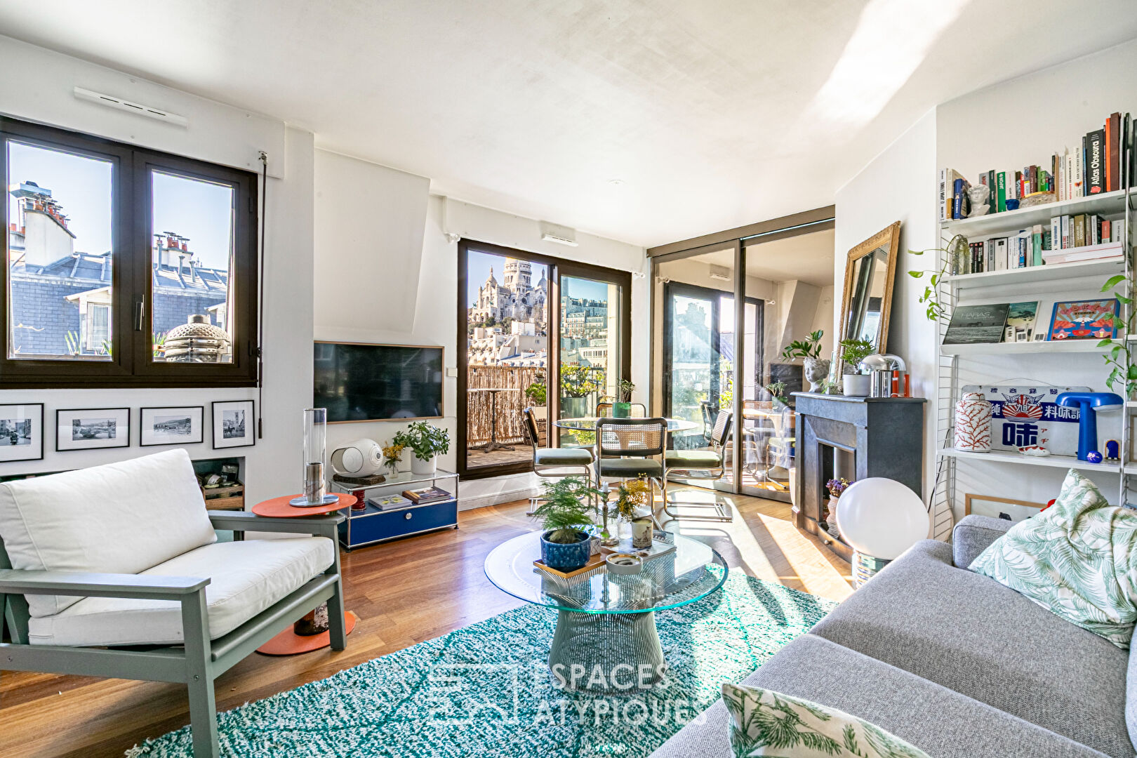 Étage élevé avec terrasse et vue Sacré Coeur à Montmartre