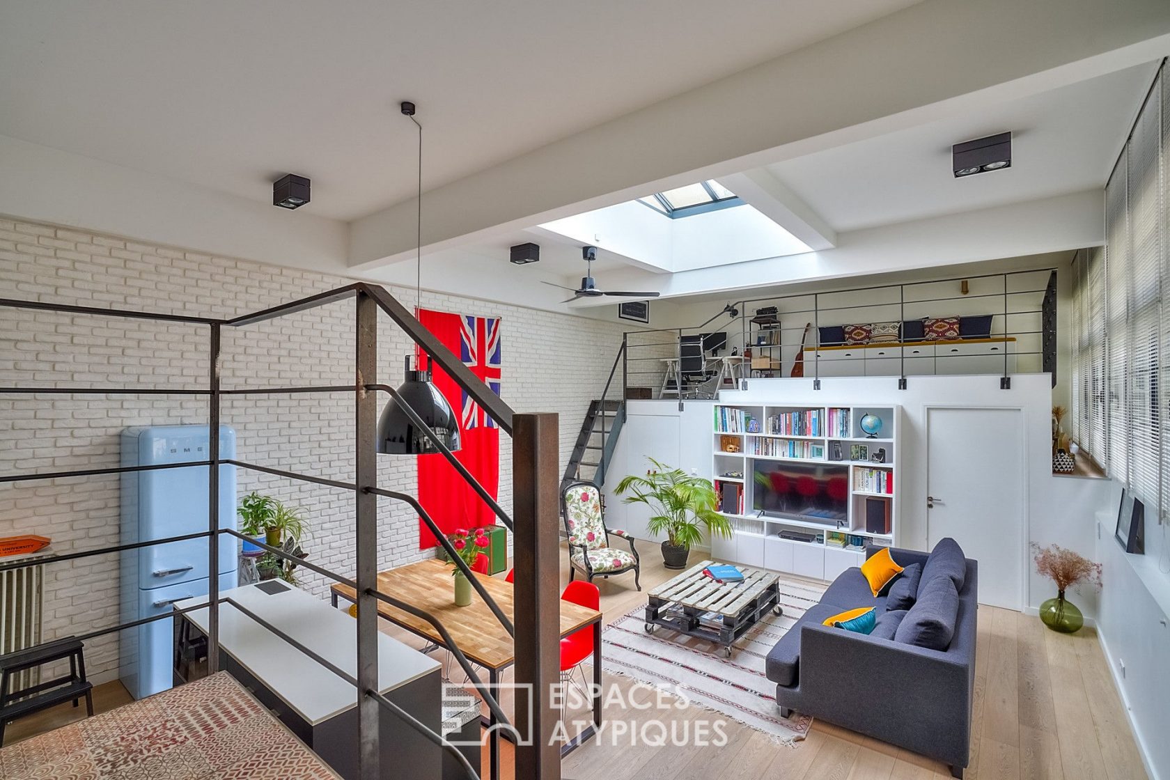 Former photo studio revisited in contemporary loft