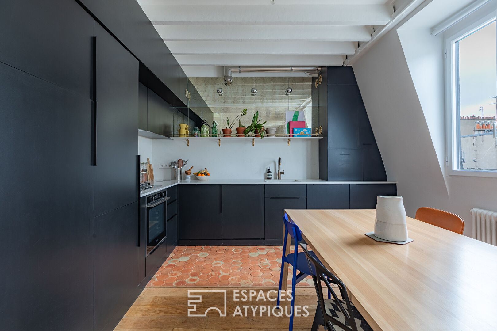 Top floor and adjoining studio renovated in Epinettes-Batignolles