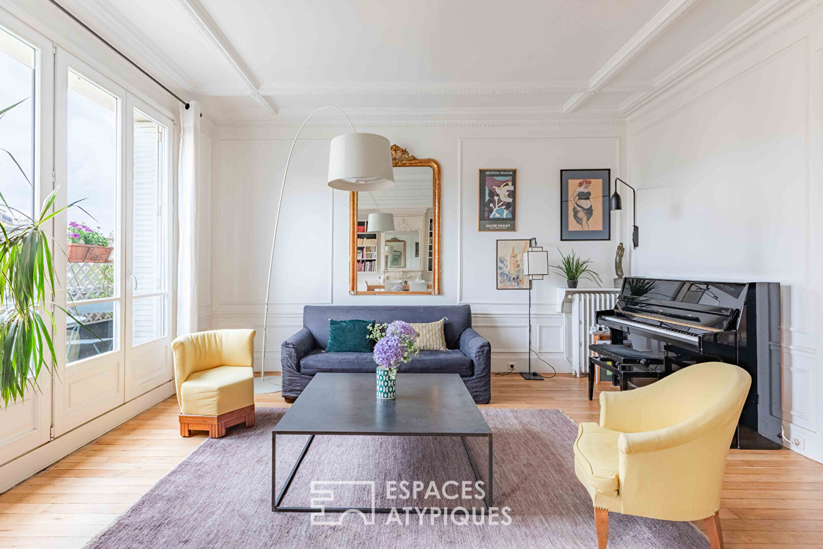 Duplex haussmannien en étage élevé avec balcons exposés sud à Auteuil Nord