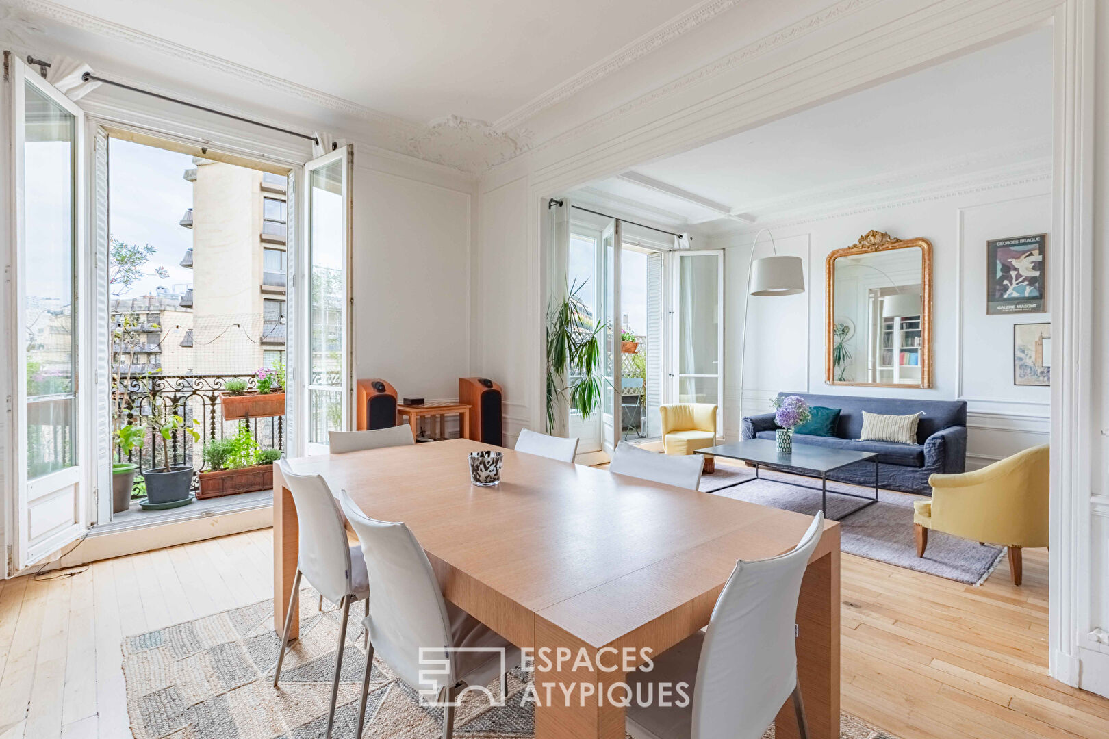 Haussmannian duplex on a high floor with south-facing balconies in Auteuil Nord