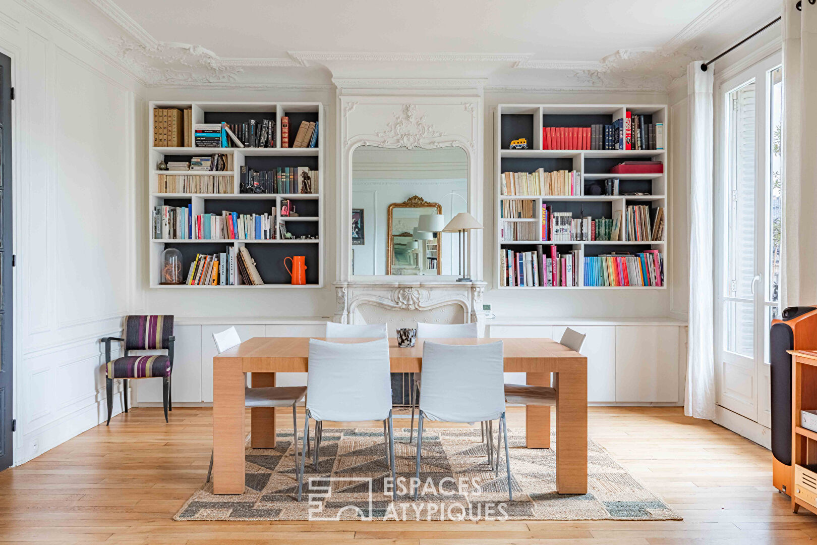 Duplex haussmannien en étage élevé avec balcons exposés sud à Auteuil Nord