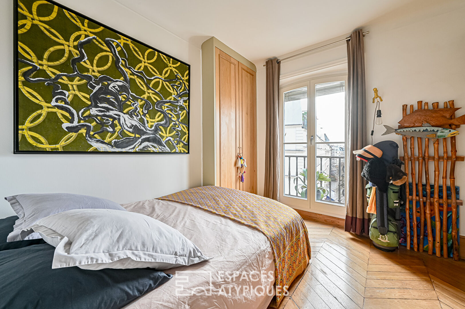 Haussmannian high floor with balcony and view – Les Halles District