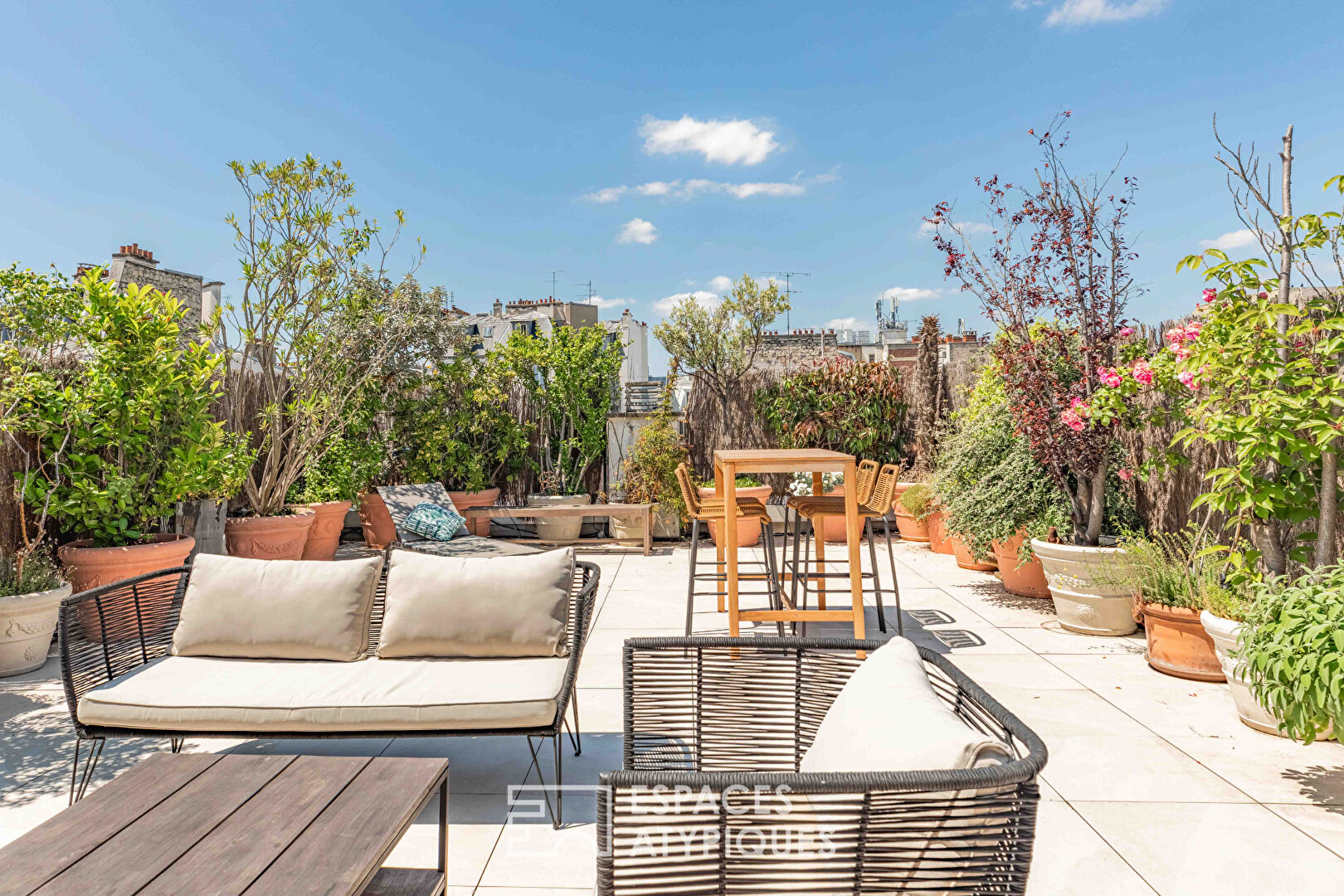 Penthouse with large terrace and views of Paris – Sacré Coeur