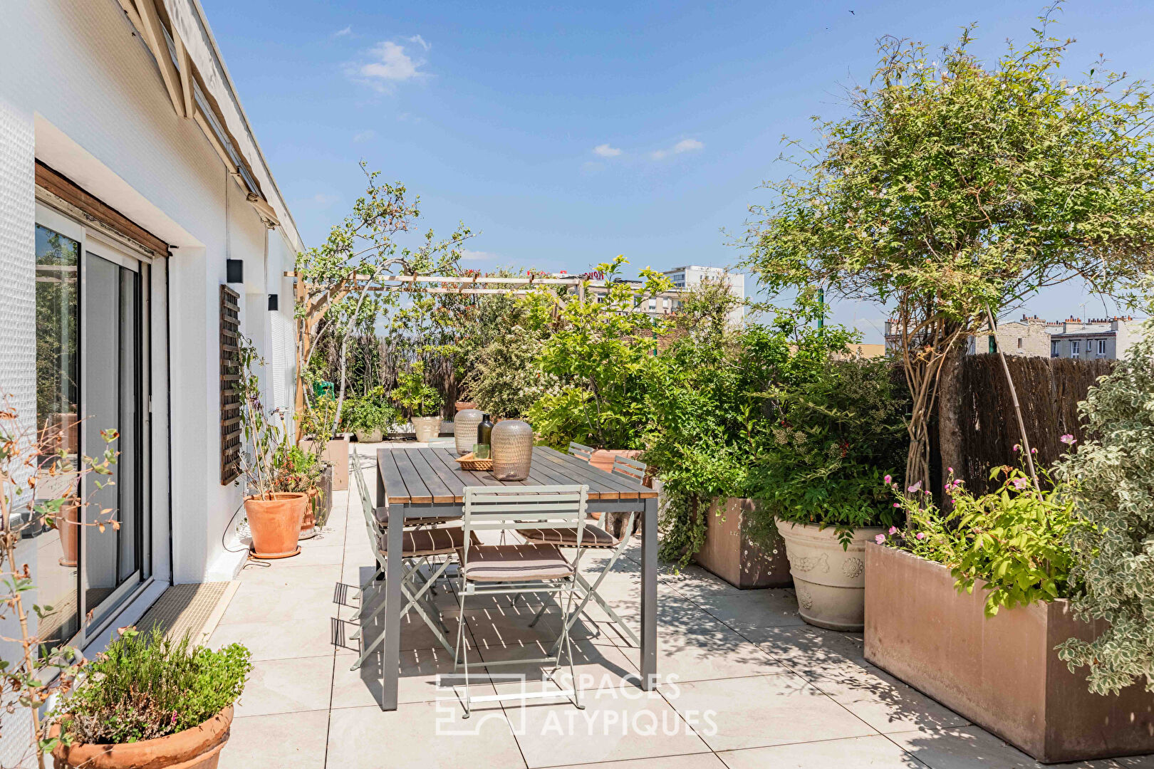 Penthouse with large terrace and views of Paris – Sacré Coeur