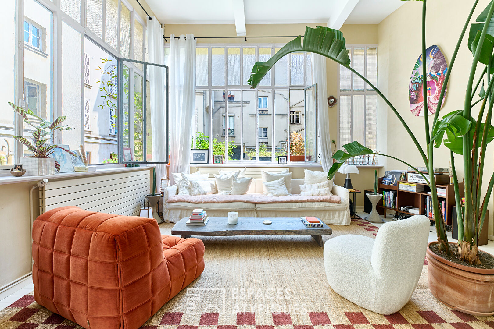 Renovated loft in former printing house near Marché de l’Olive