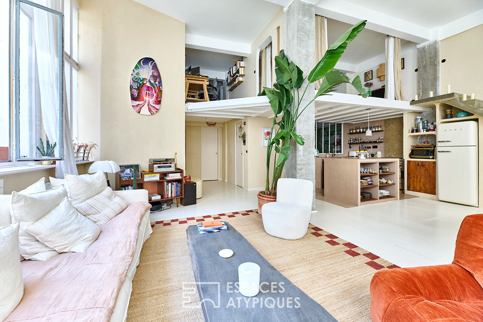 Renovated loft in former printing house near Marché de l’Olive