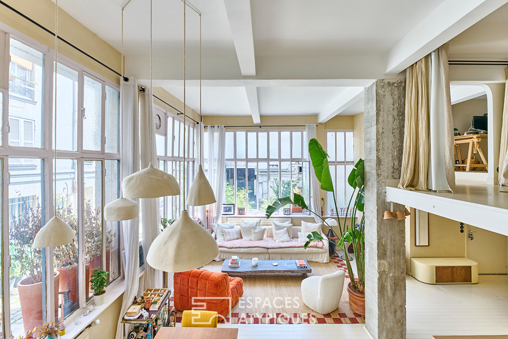 Renovated loft in former printing house near Marché de l’Olive