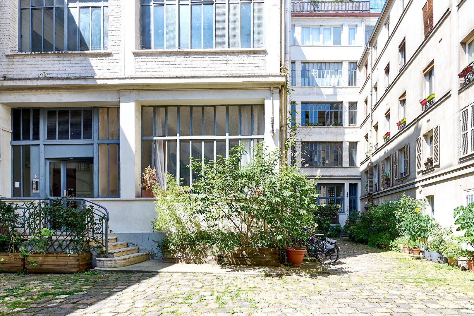 Renovated loft in former printing house near Marché de l’Olive