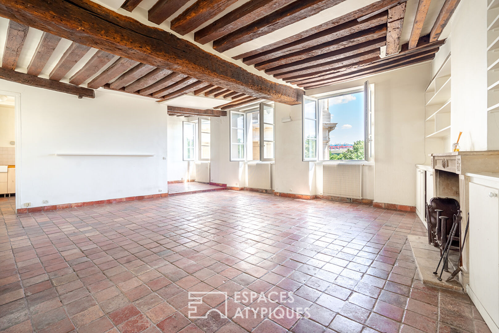 Apartment to renovate with terrace and view of Saint-Eustache Church